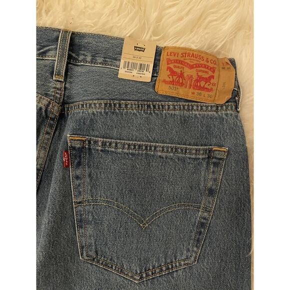 Levi's Men’s Original 501 Button Fly Straight Denim Jeans 36x30 Light Medium $80 - Picture 3 of 4